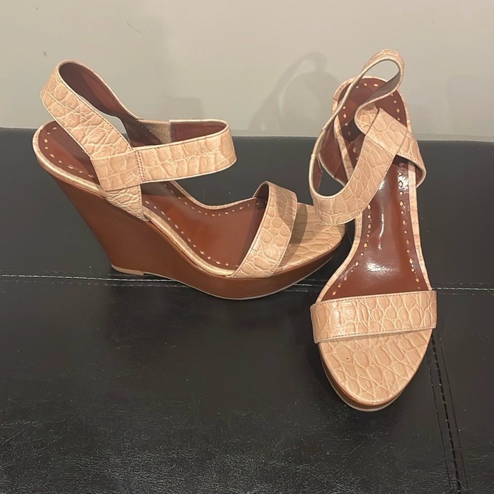 Platform open toe shoes
